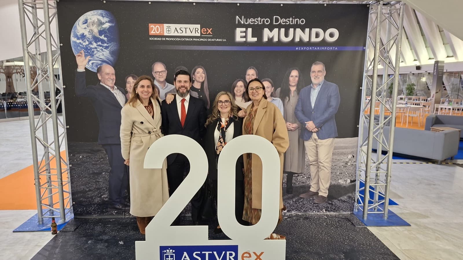 Patricia Aira junto a otros ponentes en el 20º aniversario de Asturex, Sociedad de Promoción Exterior del Principado de Asturias.