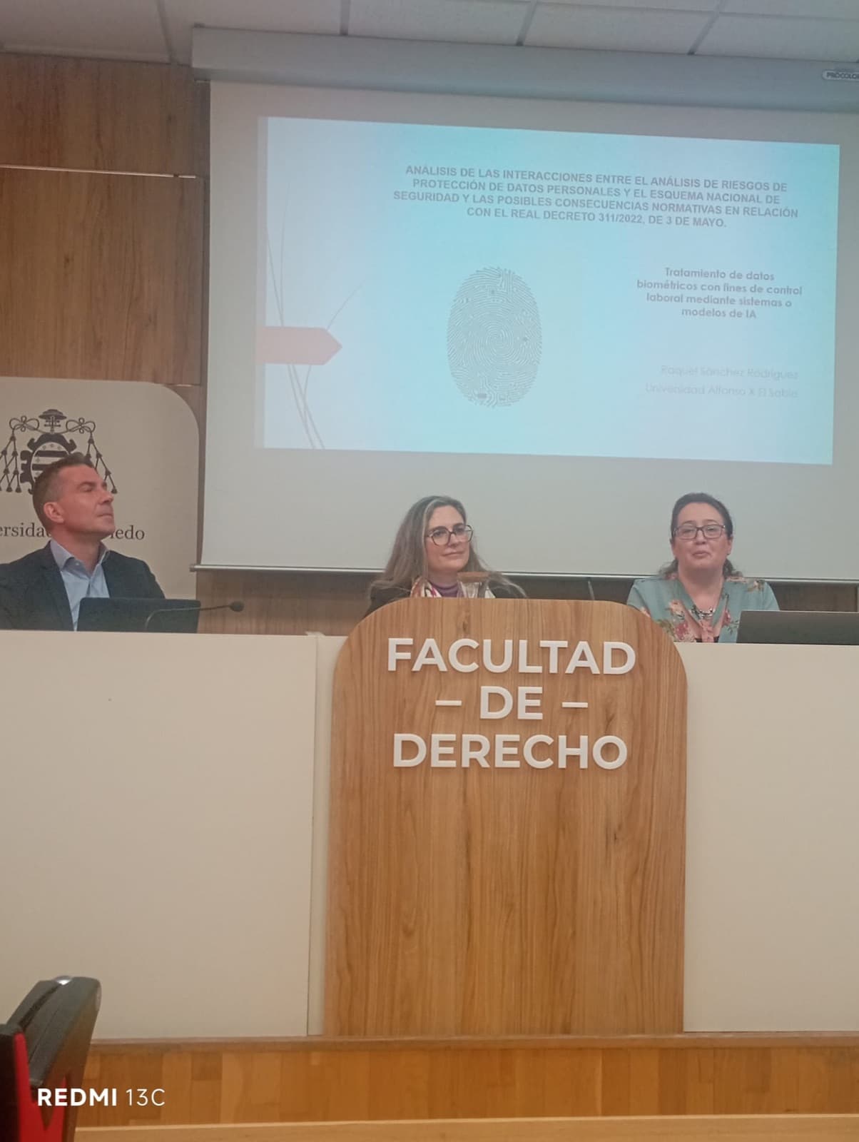 Patricia Aira como ponente en una jornada en la Facultad de Derecho de la Universidad de Oviedo.